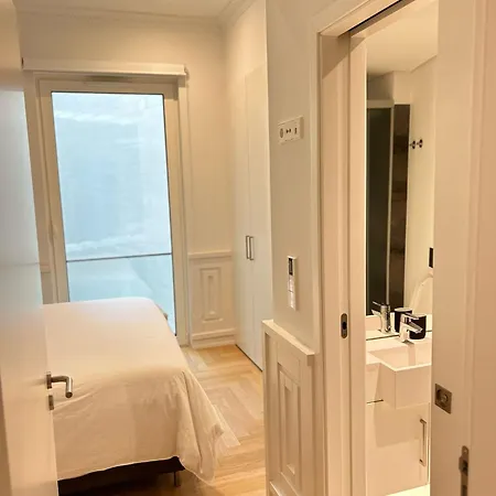 Проживання в сім'ї In Shared House In Downtown